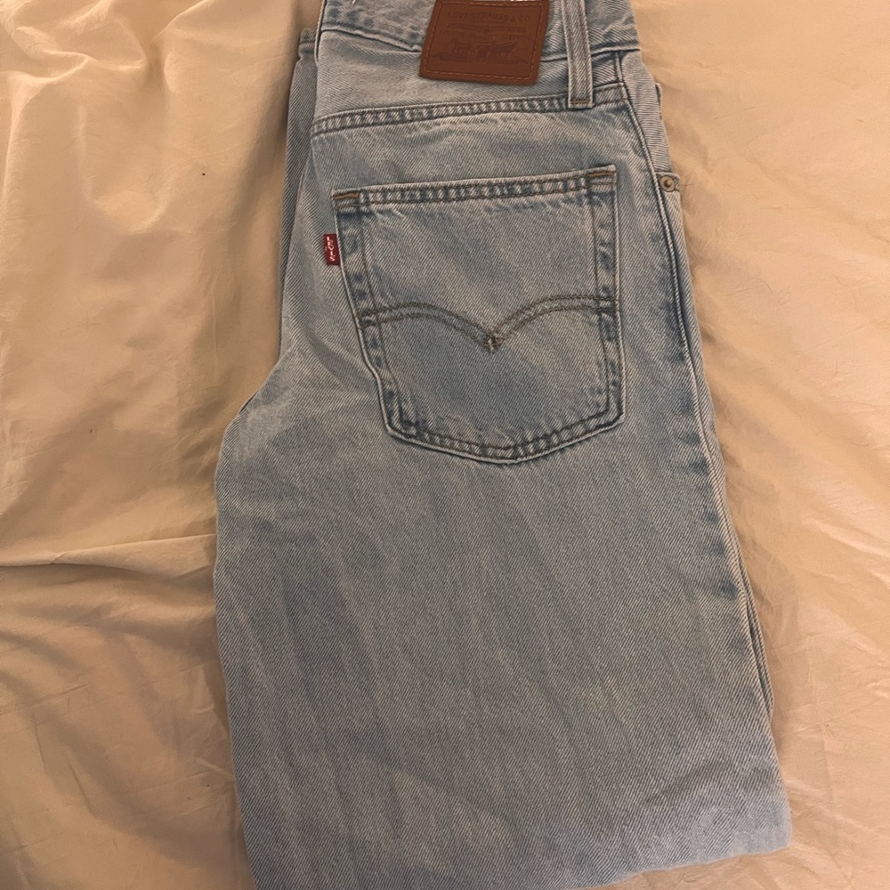 Levi’s baggy dad jeans from Aritzia